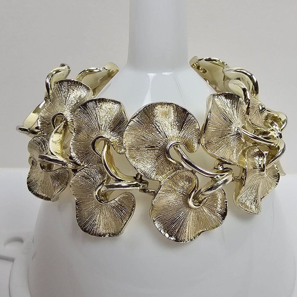 Vtg Lisner Bracelet Silver Tone Gingko Leaf Lily Pad Textured Disc Chunky 60s - Picture 1 of 11